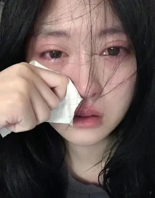 湖南衡阳，高考前夕，高三的学生争分夺秒备战，老师也时刻督促学习进度。一晚自习，班