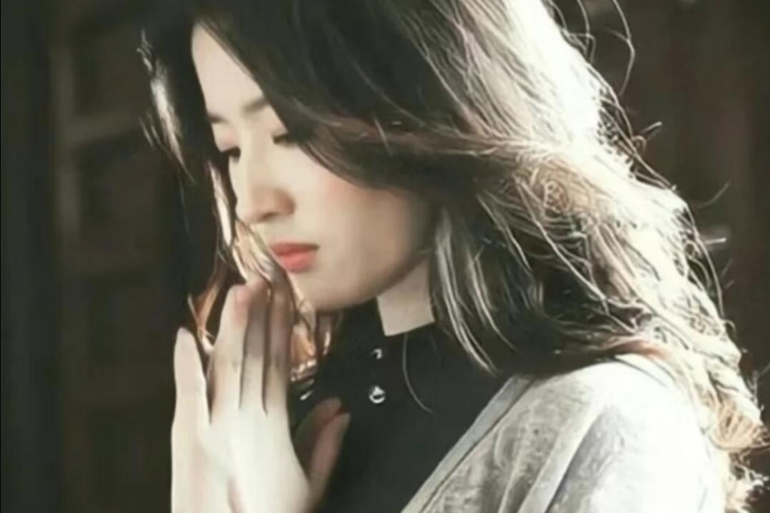 10年前刘亦菲就开悟，现在想来真是绝了。10年前娱乐圈风气浮躁，大家都拼命营销、