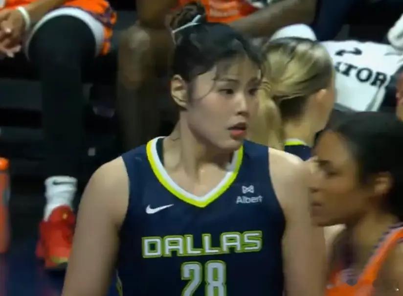 北京时间7月28日，WNBA常规赛达拉斯飞翼主场对阵拉斯维加斯王牌，李月汝连续1