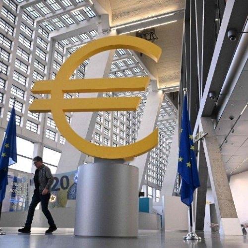 欧盟最近干了件事，搁以前根本不敢想。他们发了一笔110亿欧元的联合债券，结果市场