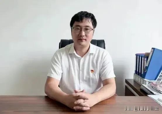 年纪轻轻的他在今年1月份被纪委双开以后，如今又被纪委作为违反中央八项规定精神反面