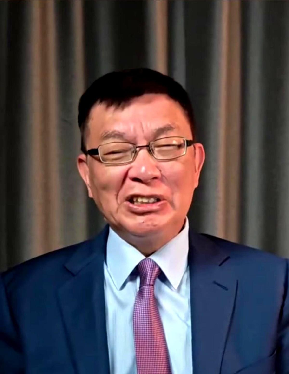 台大哲学课爆满，不是因为他说了啥，是他说得对。
不灌输，不站队，就问你：你真想明