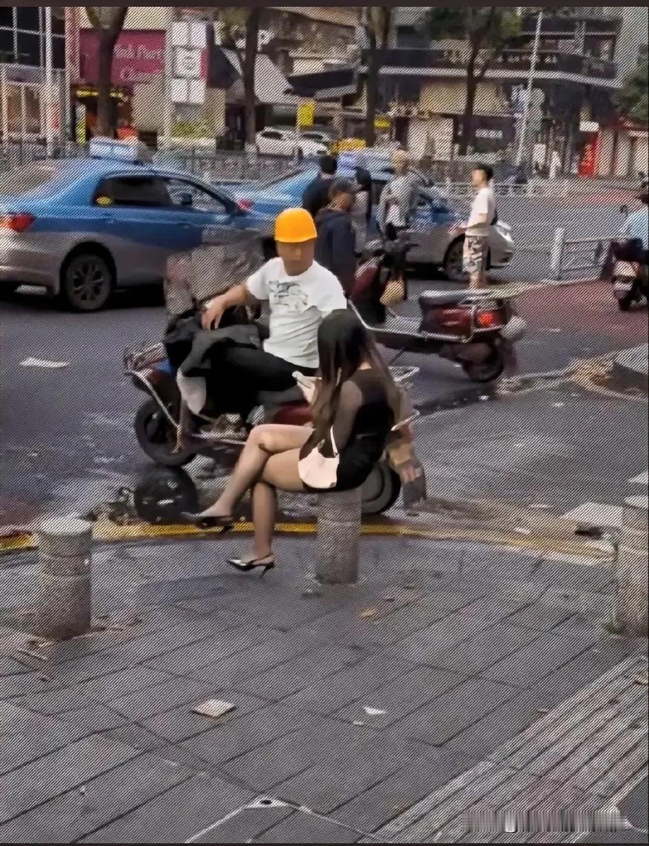 我兄弟今天一天都没来工地，打电话也不接，工头说让出来找找，别出什么事了，这一看，