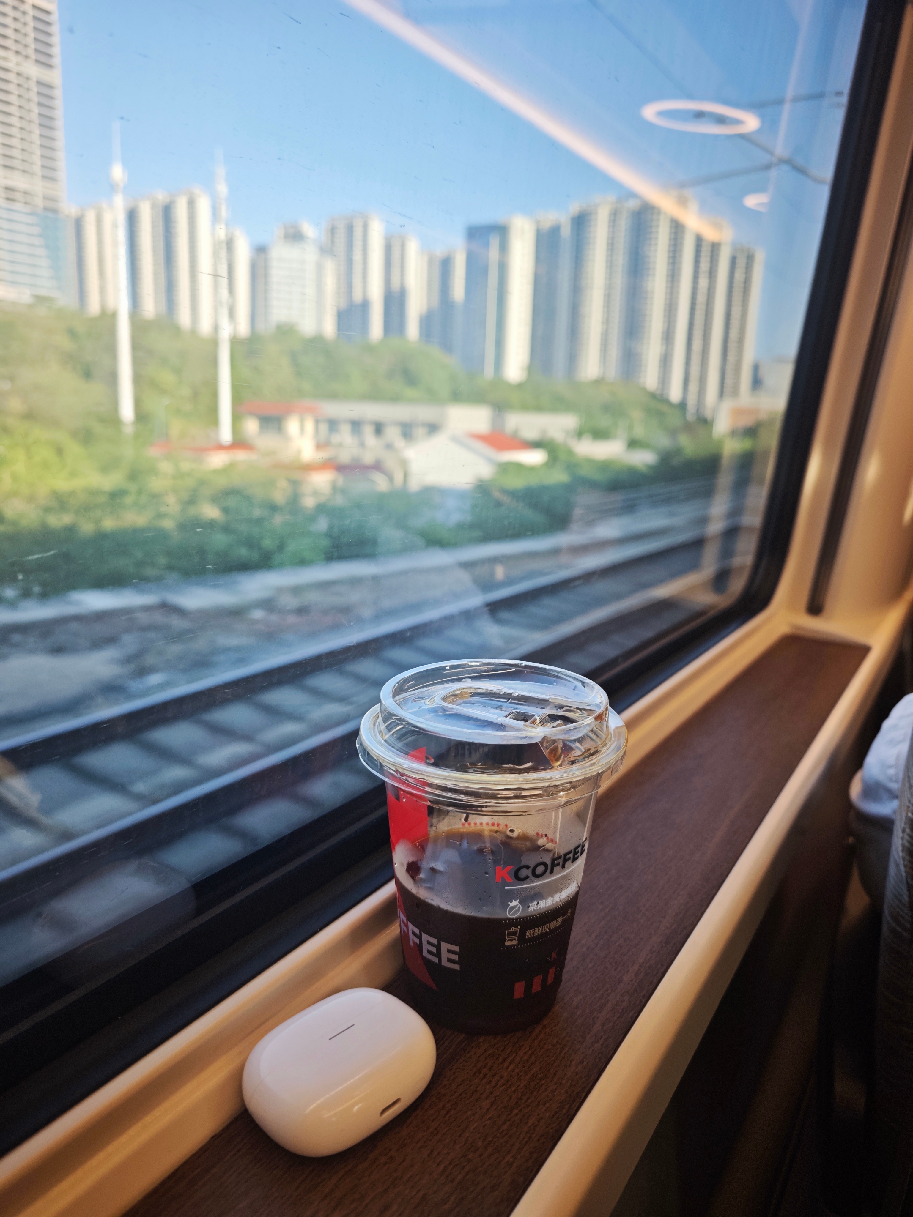 刚刚13车14C坐下，心想这座位号还挺吉利且是靠过道，判断一个人是否中登应该搭高