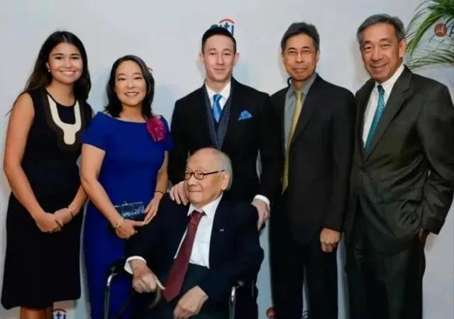 上海贝家太牛了！富了17代还这么厉害
 
谁能想到上海有个家族富了17代，手里几