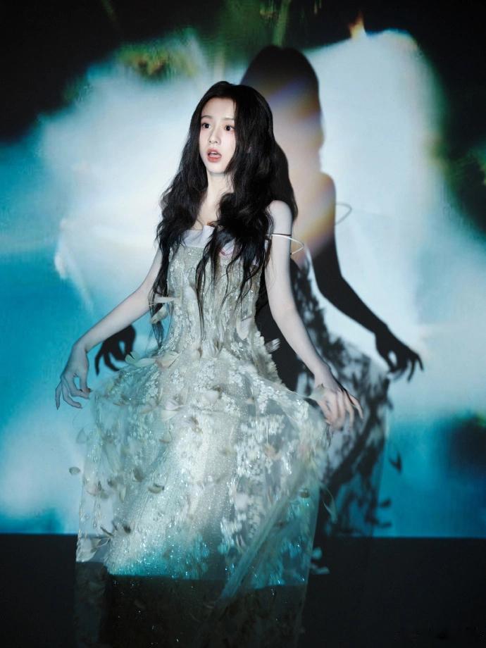 演员包上恩私人物品被司机扣留售卖，含贴身衣物、袜子等