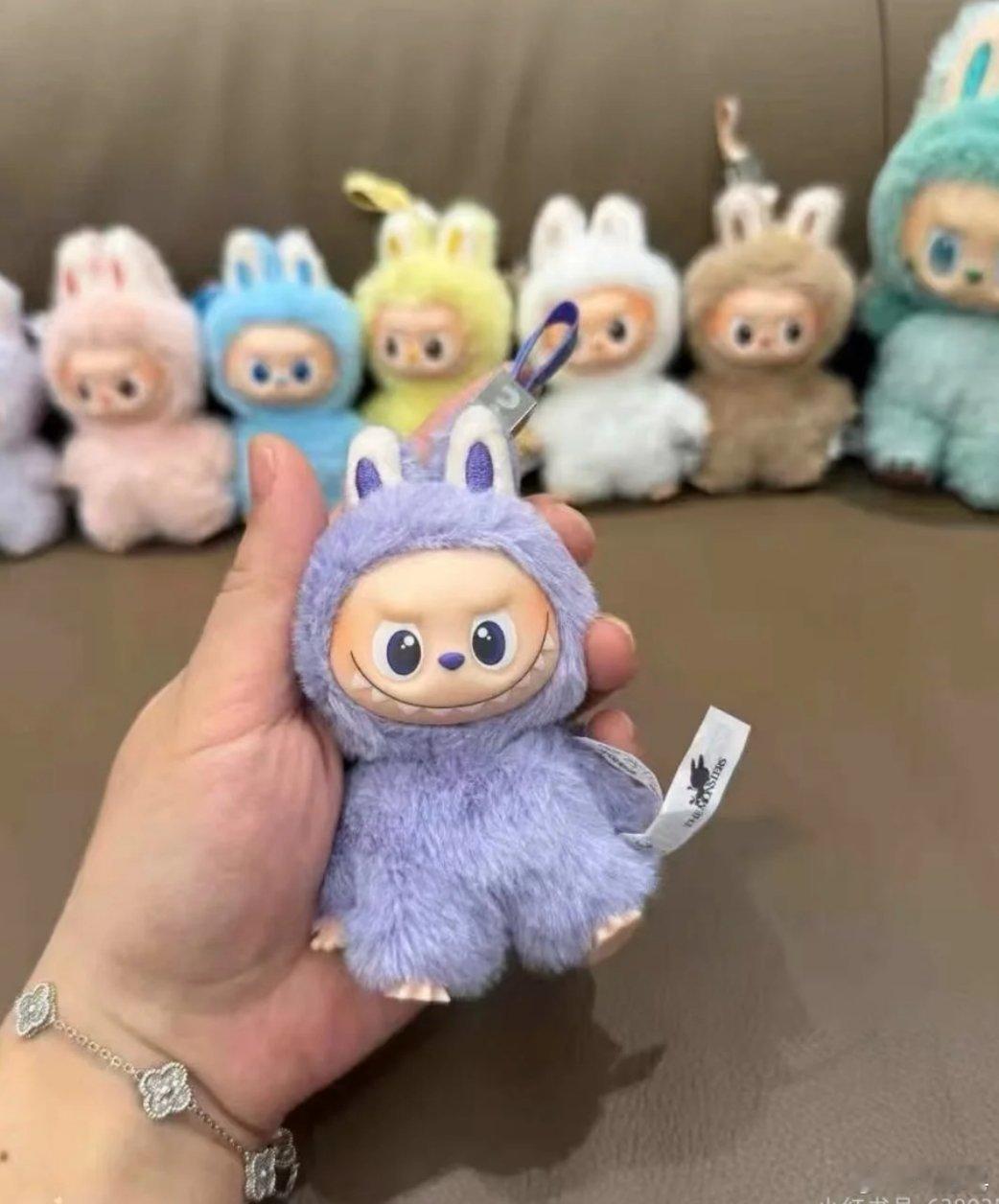 mini版labubu售价79元 有网友说，这mini labubu看着像是假的