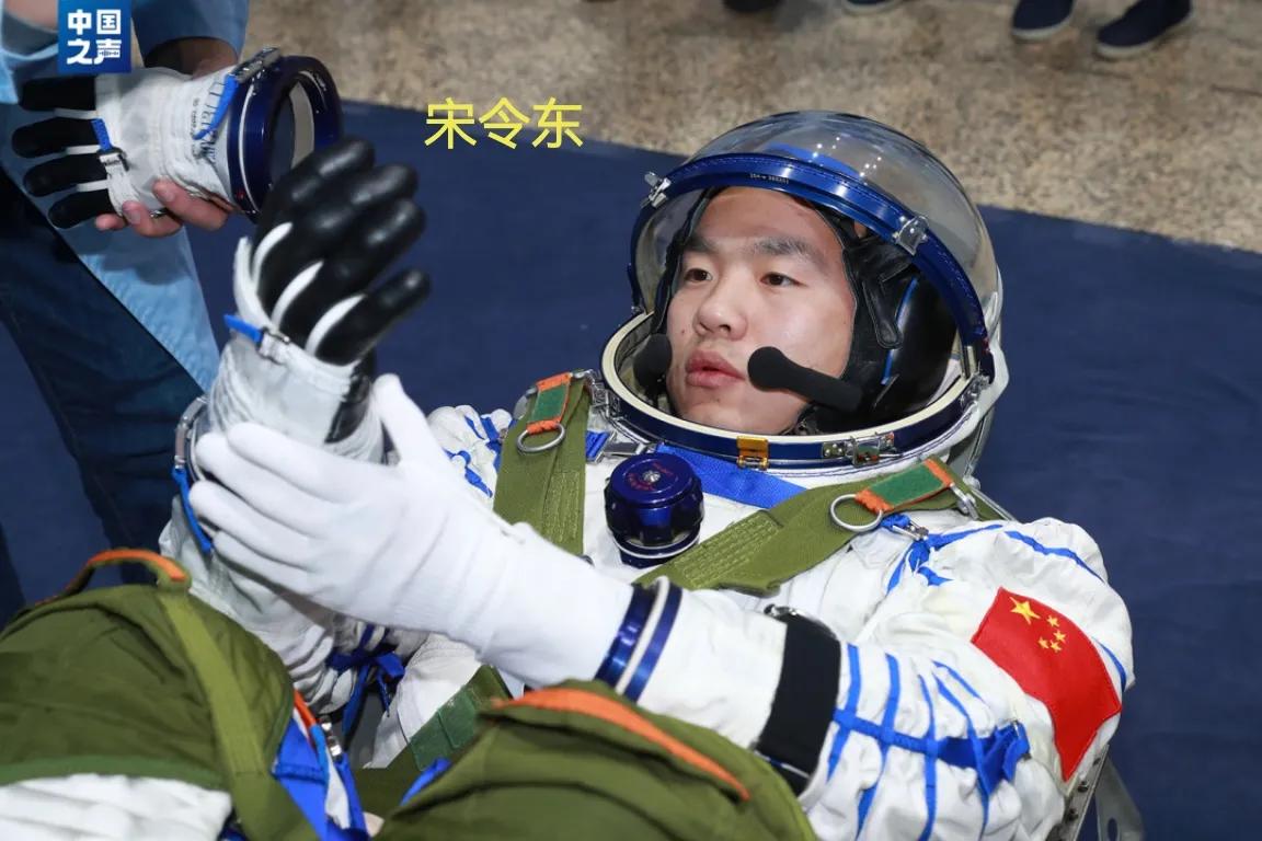 感谢宋令东
为咱大荷泽打了翻身仗
我都快抑郁了
今天看见太阳啦
你家上面有人
咱