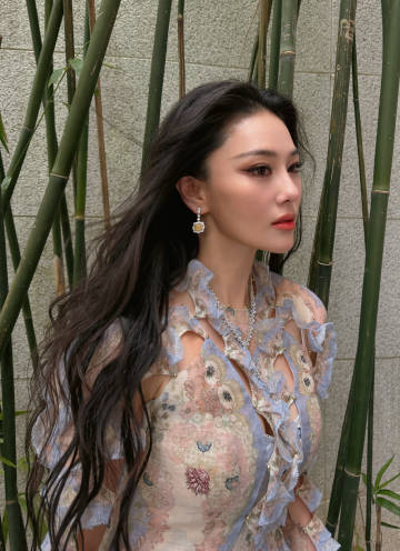 张馨予起晚了还没拍出发图 张馨予起太晚出发图还没拍 ​​​张馨予起太晚出发图还没