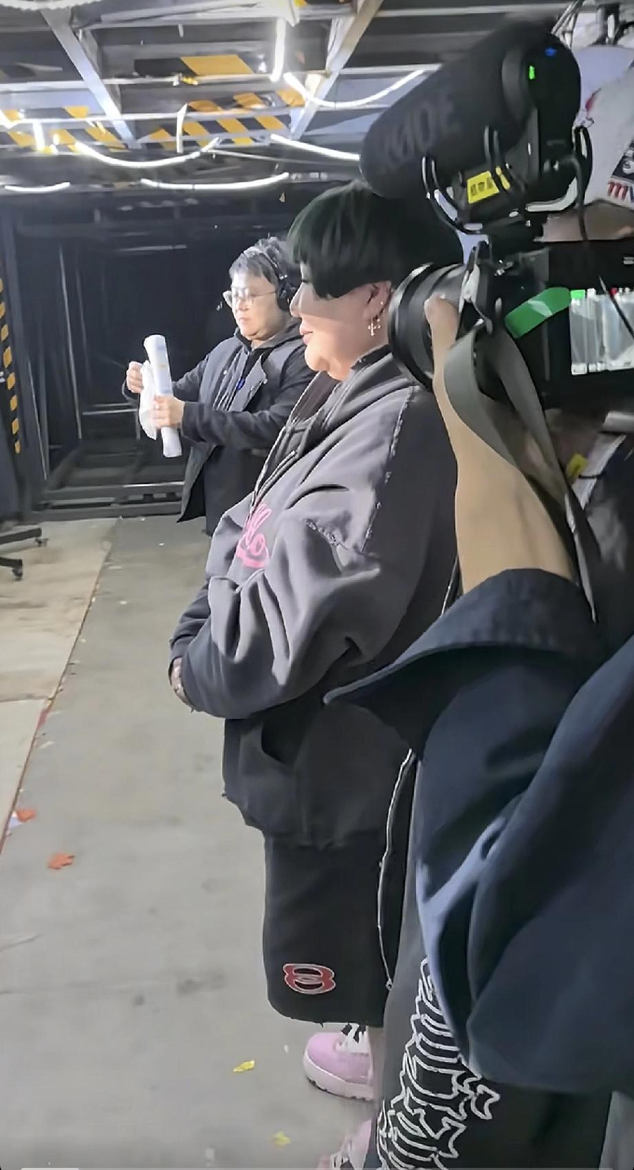 岳云鹏演唱会结束之后，看到王惠在等他，哭了!11月9日晚上，岳云鹏的西安演唱会结