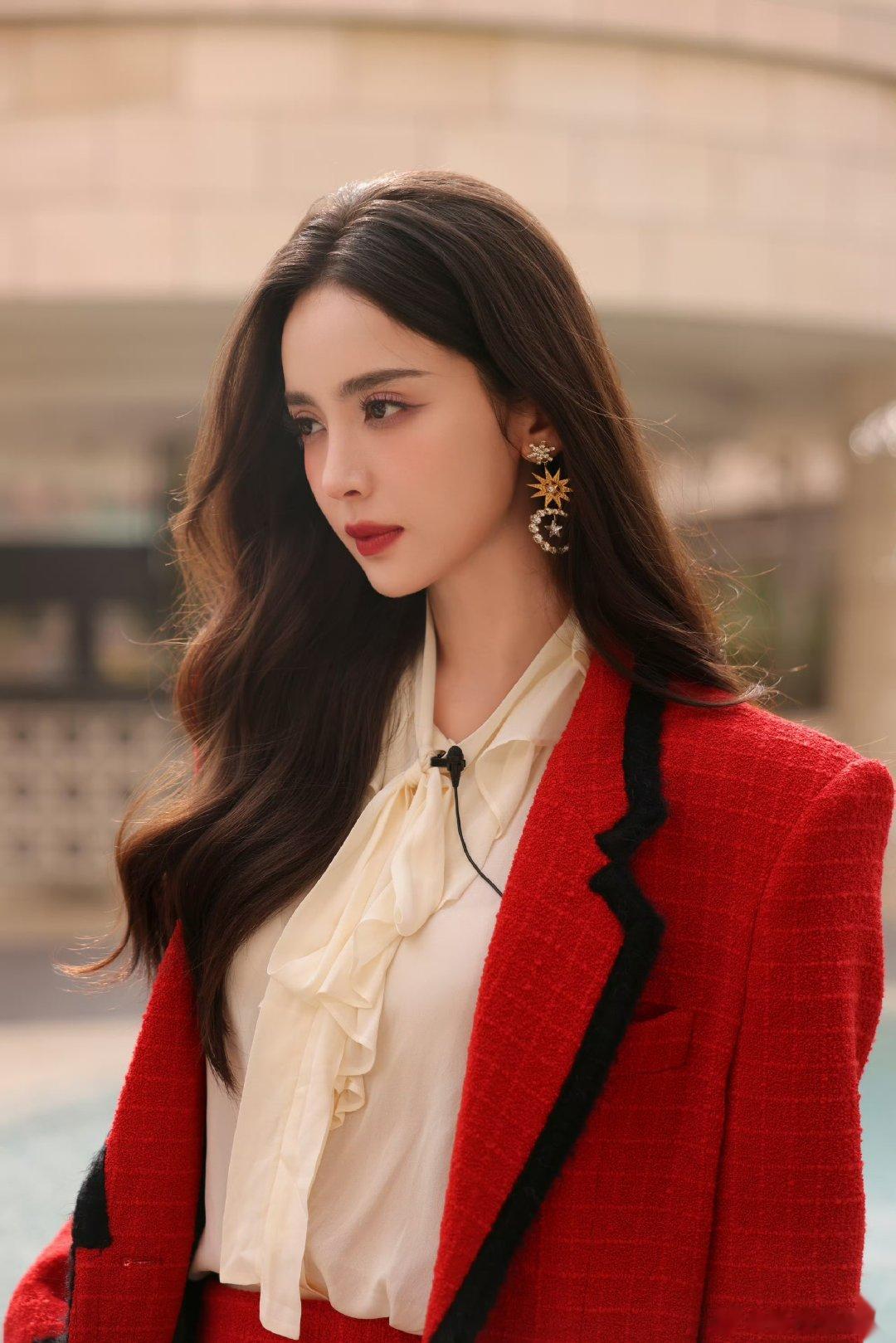 #娜扎红色小西装##娜扎红色小香风造型#真的很美 ​​​