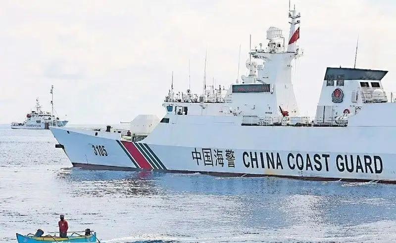 日前，东海对峙中，台湾商船不理台湾“海巡署”阻挠，向我方海警船进行报备！并使用中
