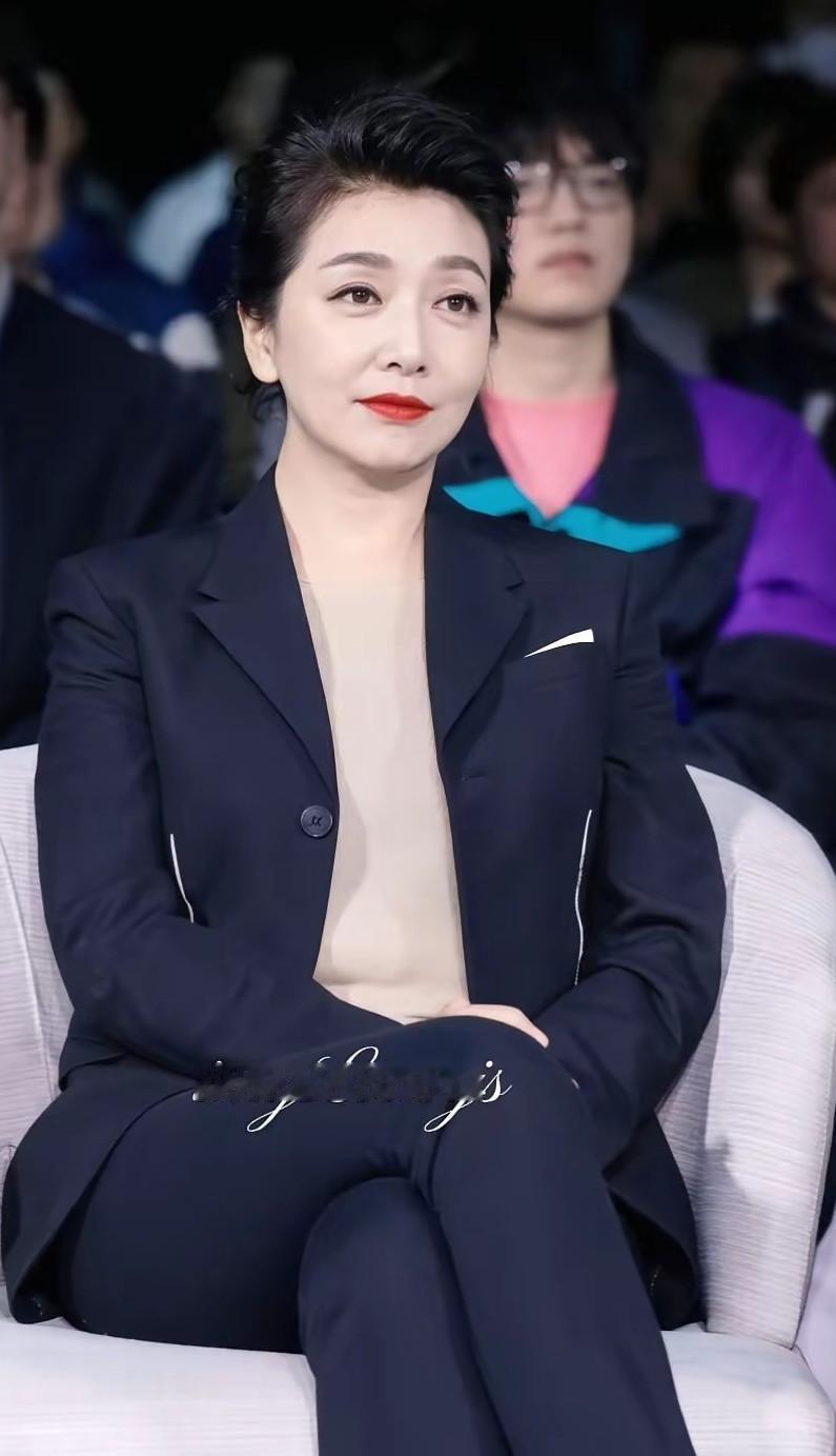 江珊这么有气质，气质绝佳，特别养眼。
