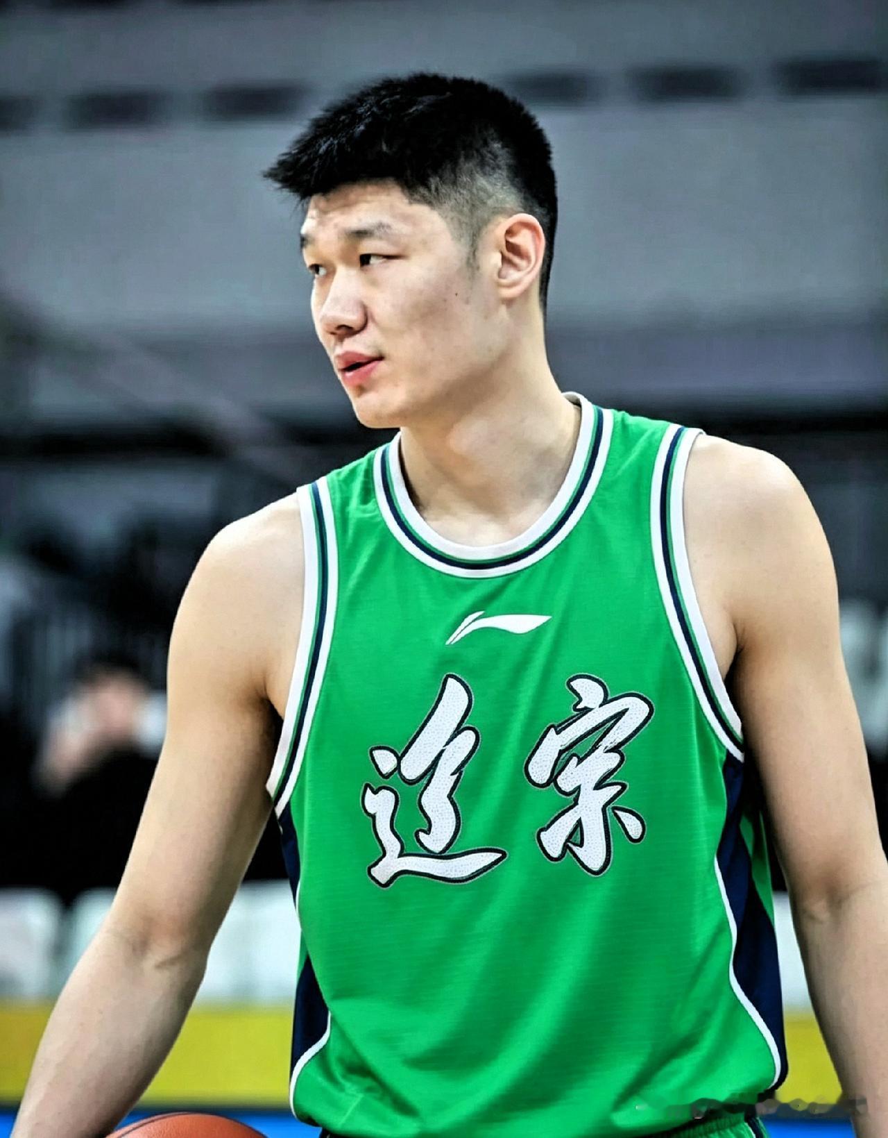 胡金秋压哨转会辽篮，靠谱！小刘总距离封神仅一步之遥，篮球记者：广厦曾开放现倾向和