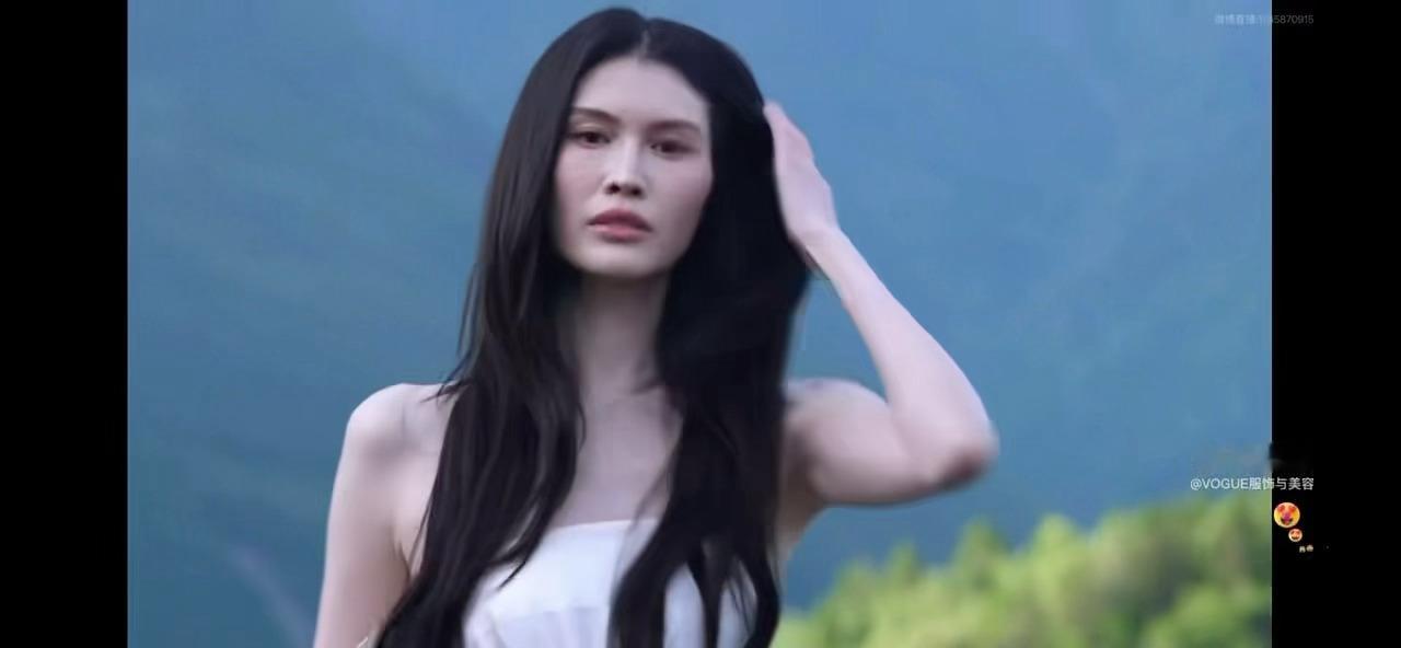 何穗不愧是何仙姑何穗红毯何仙姑杀回内娱 绿野仙踪里的复古庄园女主人，这无懈可击的