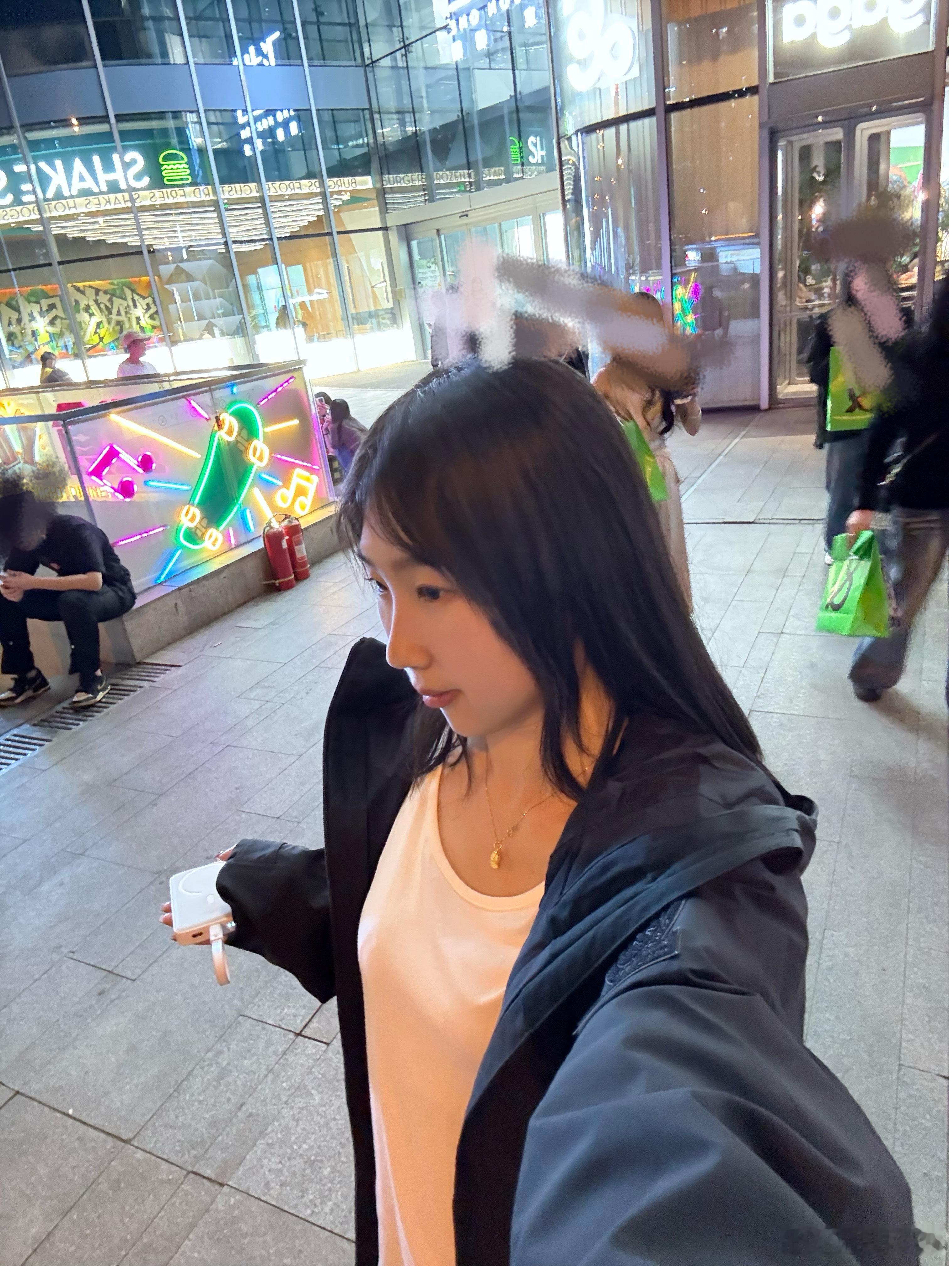 建议不要在小环境中待太久，长时间处于一个环境，会让人对周边事物都失去兴趣，这也是