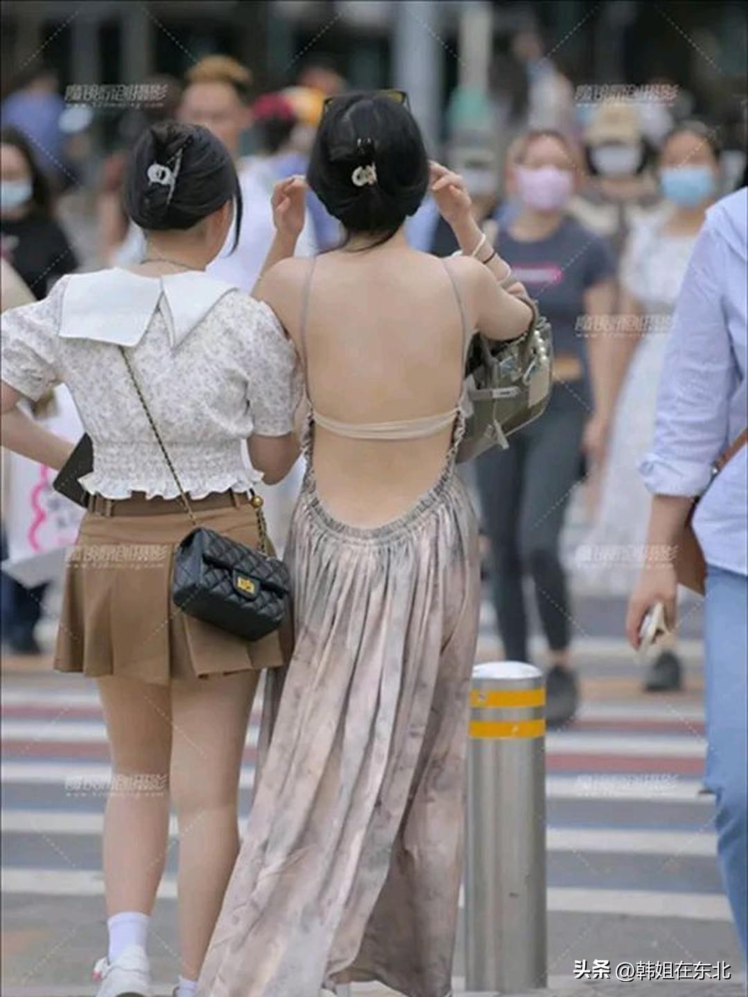 街头抓拍绝美背影，大伙评评这身材到底美不美？美女背影杀美 背影美女图