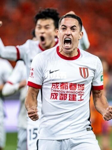 黄健翔：申花这场不败就有冠军命！