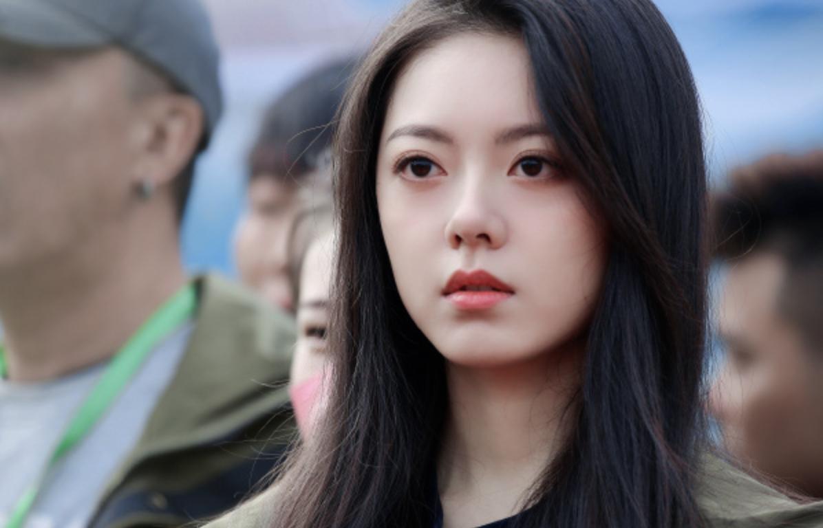 赵今麦硬照翻车了，把粉色丁字裤外穿，网友吐槽太俗艳
赵今麦因为穿丁字裤引发争议，