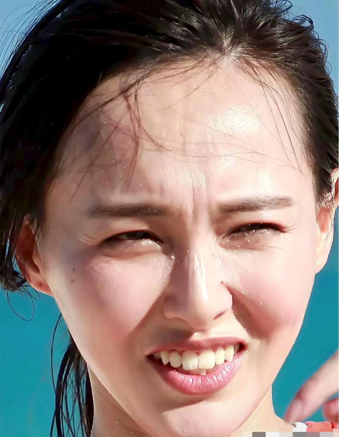 感觉还是素颜比化妆漂亮。