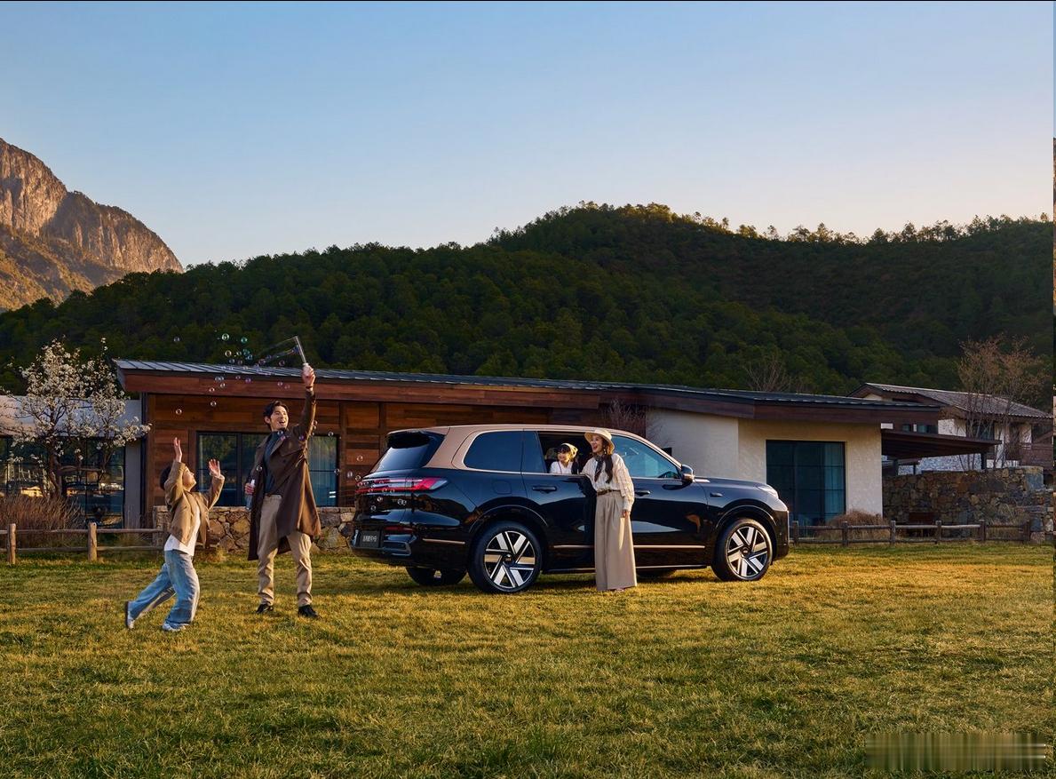 说真的，现在25万级能打的大六座真不多，银河M9黑金智曜版一上，直接把标准拉高了