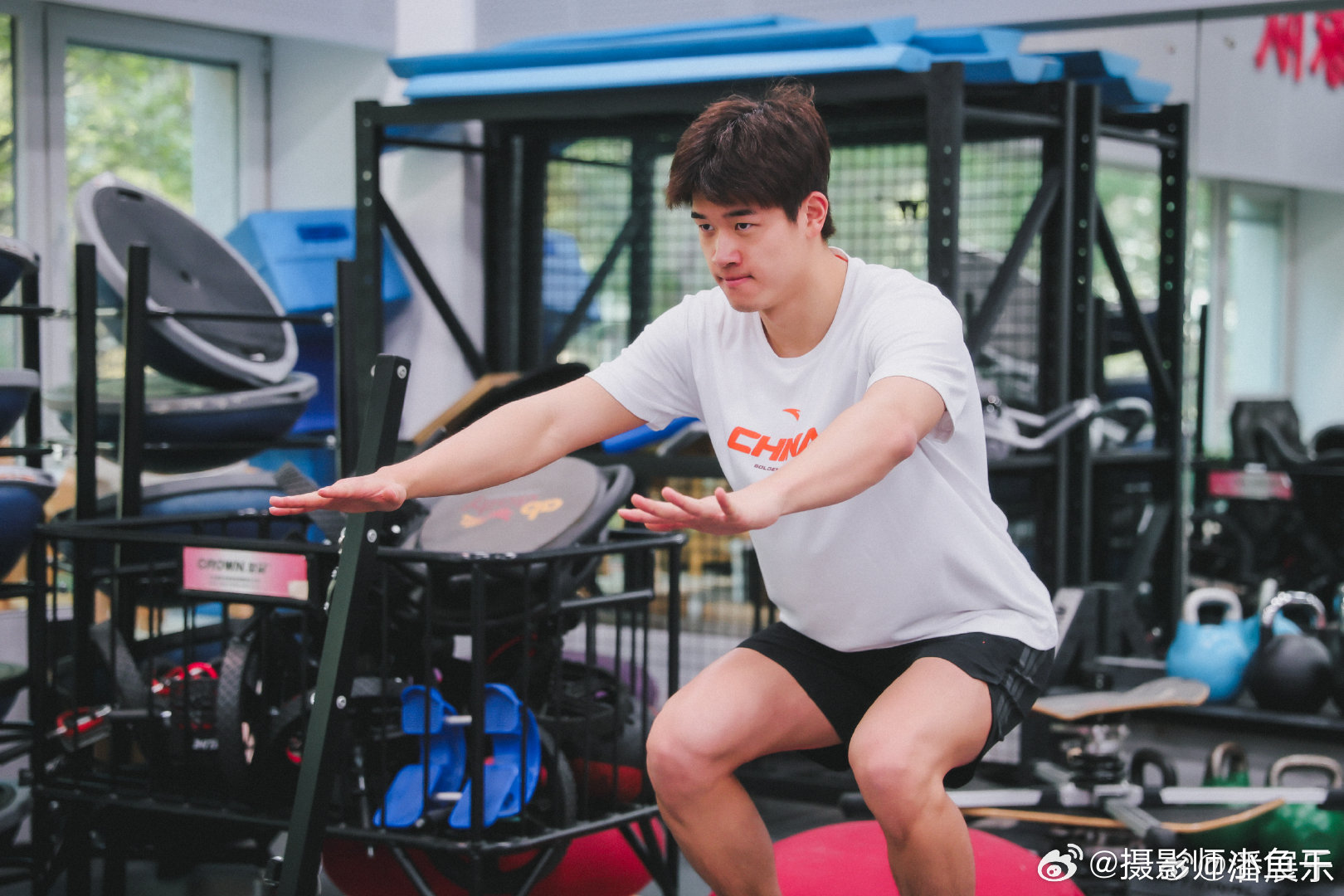 将锻炼化为日常，健康的身体是最好的伙伴。世界卫生日中国游泳队 （