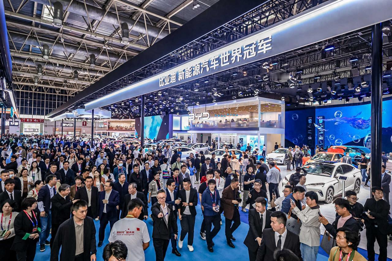 4月24日，2026年北京车展正式开幕，比亚迪宋Pro DM-i飞驰版上市后在车