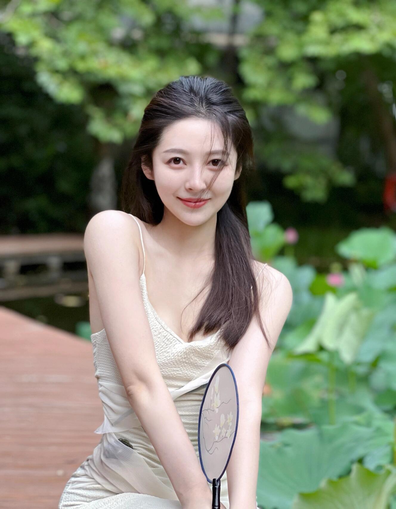 爱意出现，大部分是因为女生漂亮，爱意延续大部分是因为男方真诚。而爱情长...