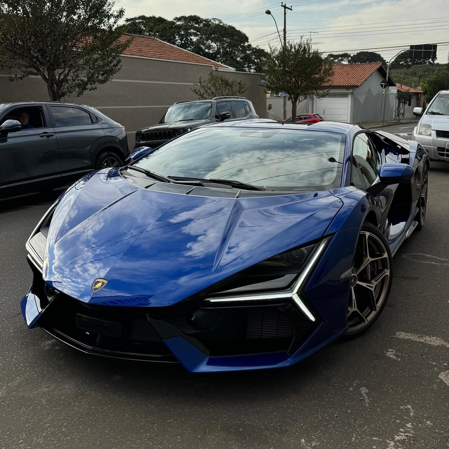巴西Lamborghini RevueltoColor : Blu Sideri