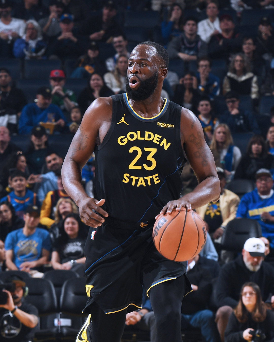 第一节结束，勇士38:31马刺；穆迪7分，波齐姆斯基7分。马刺vs勇士