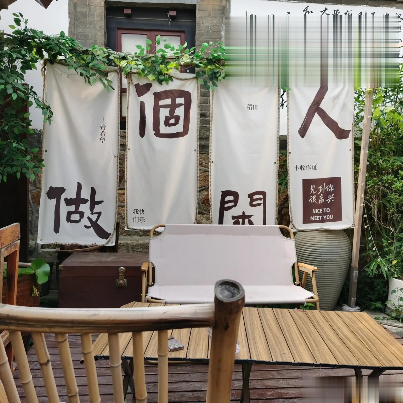  
这里装着一整个秋天”
继桂林最美鲜花窗台后
这家宝藏手作店又出新景啦！
来这