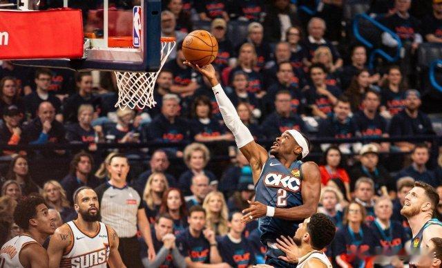 雷霆2比0太阳北京时间4月23日，NBA季后赛争夺继续，主场作战的雷霆120-1