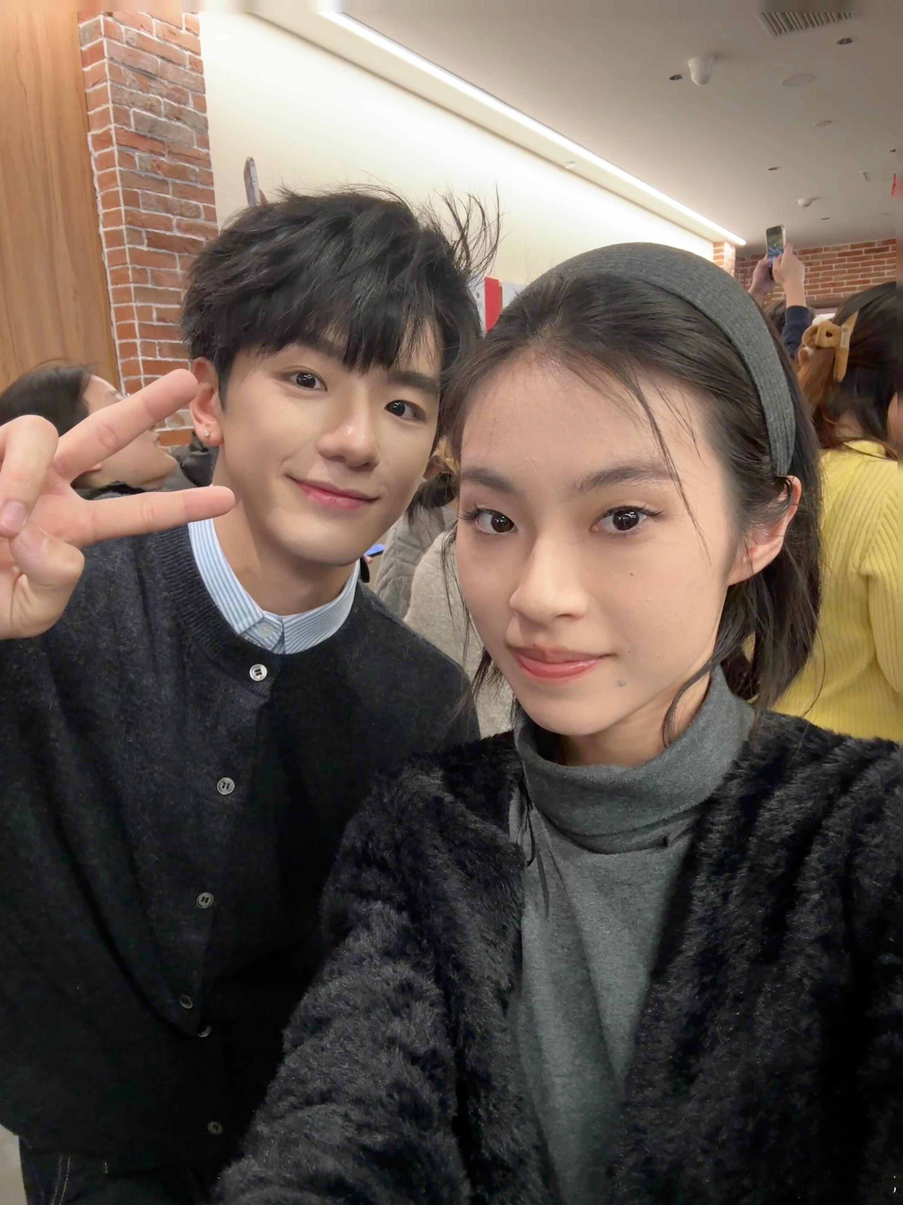 见到王姐和inside了！王姐好美inside好帅头好小脸好小🥹🥹🥹明星扫