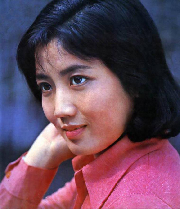 演员，李秀明，移民加拿大，过上了富豪的逍遥日子，李秀明说，先是拍戏，后是唱歌，最