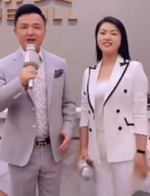 九哥的最佳搭档当属罗姣

九姣组合解散后，九哥身边的搭档李铭雪、王莉两人是轮番上