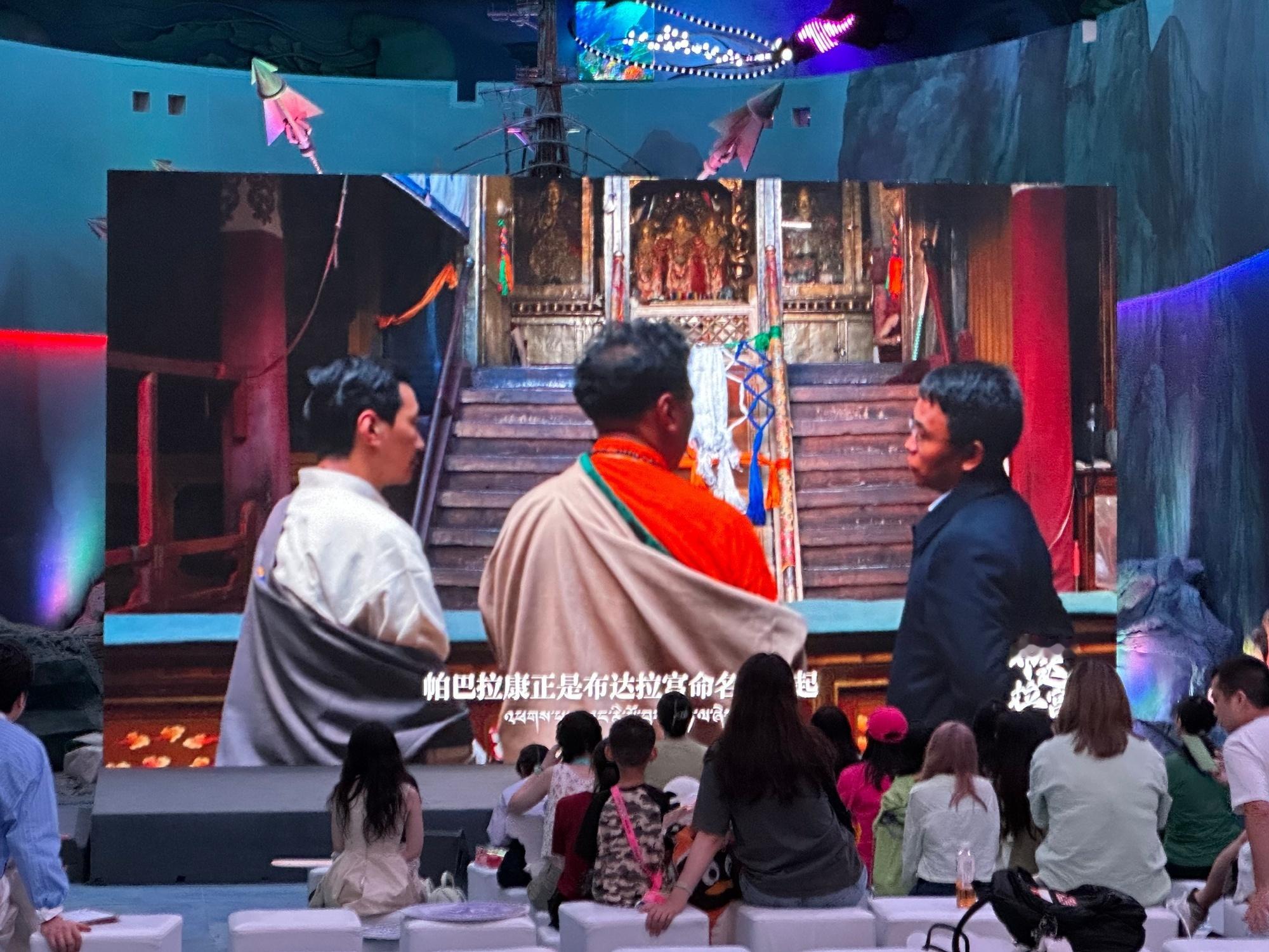 不仅在配音上展现出魅力，胡歌还因参与西藏环保活动和纪录片拍摄，展现了他对这片土地
