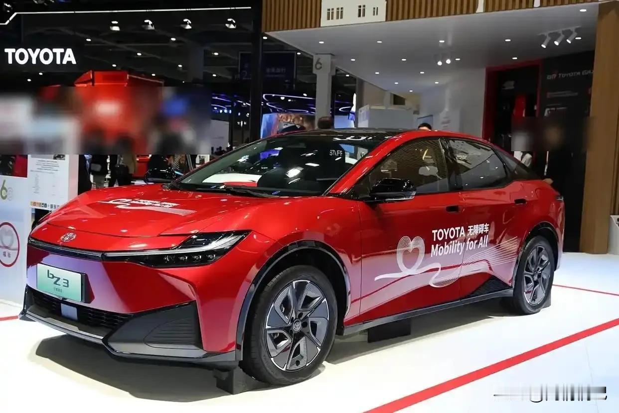 不得不说，丰田绝对把中国消费者研究透了！
1. 要体面——认准凯美瑞；
2. 要