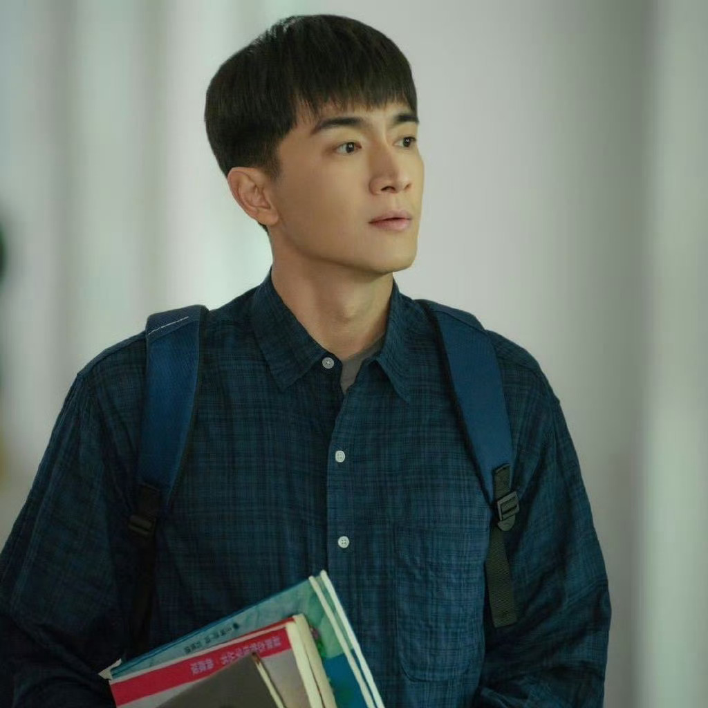 #林更新36岁演学生#林更新刘海放下来就是青春男大[赢牛奶]还与黄亦玫🈶孩子，