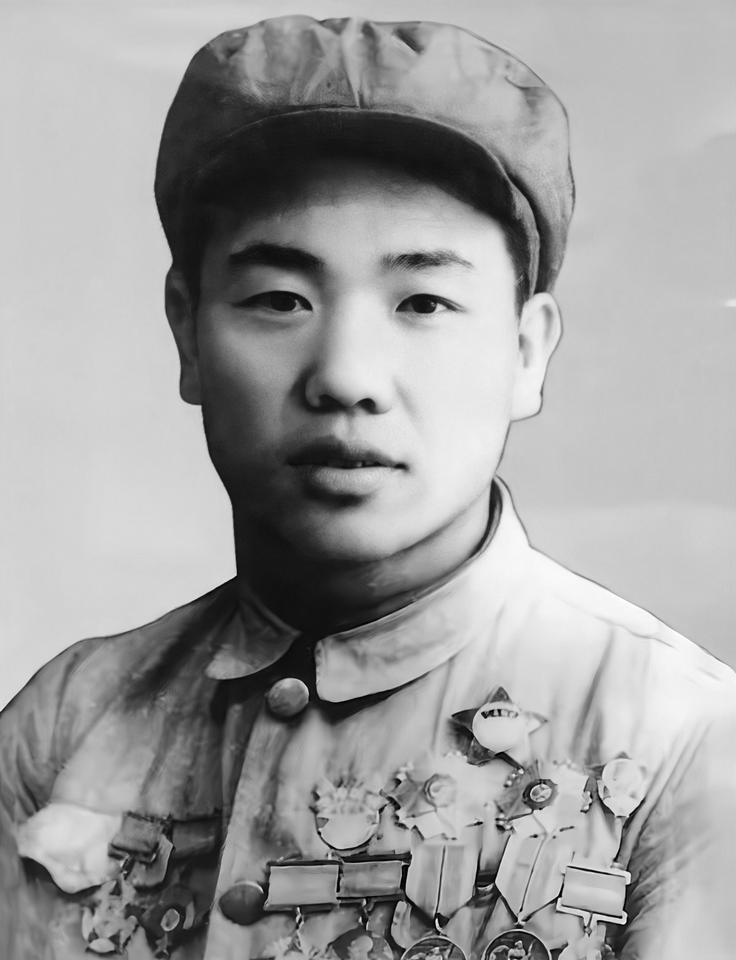 1950年，志愿军排长郭忠田无视上级命令，不仅弃守高地，还放走美军坦克，没想到却