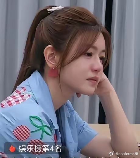 陈妍希这个样子，很难想象跟“玩咖”挂钩呢，既不是辣妹，又不性感，但是又有很多八卦