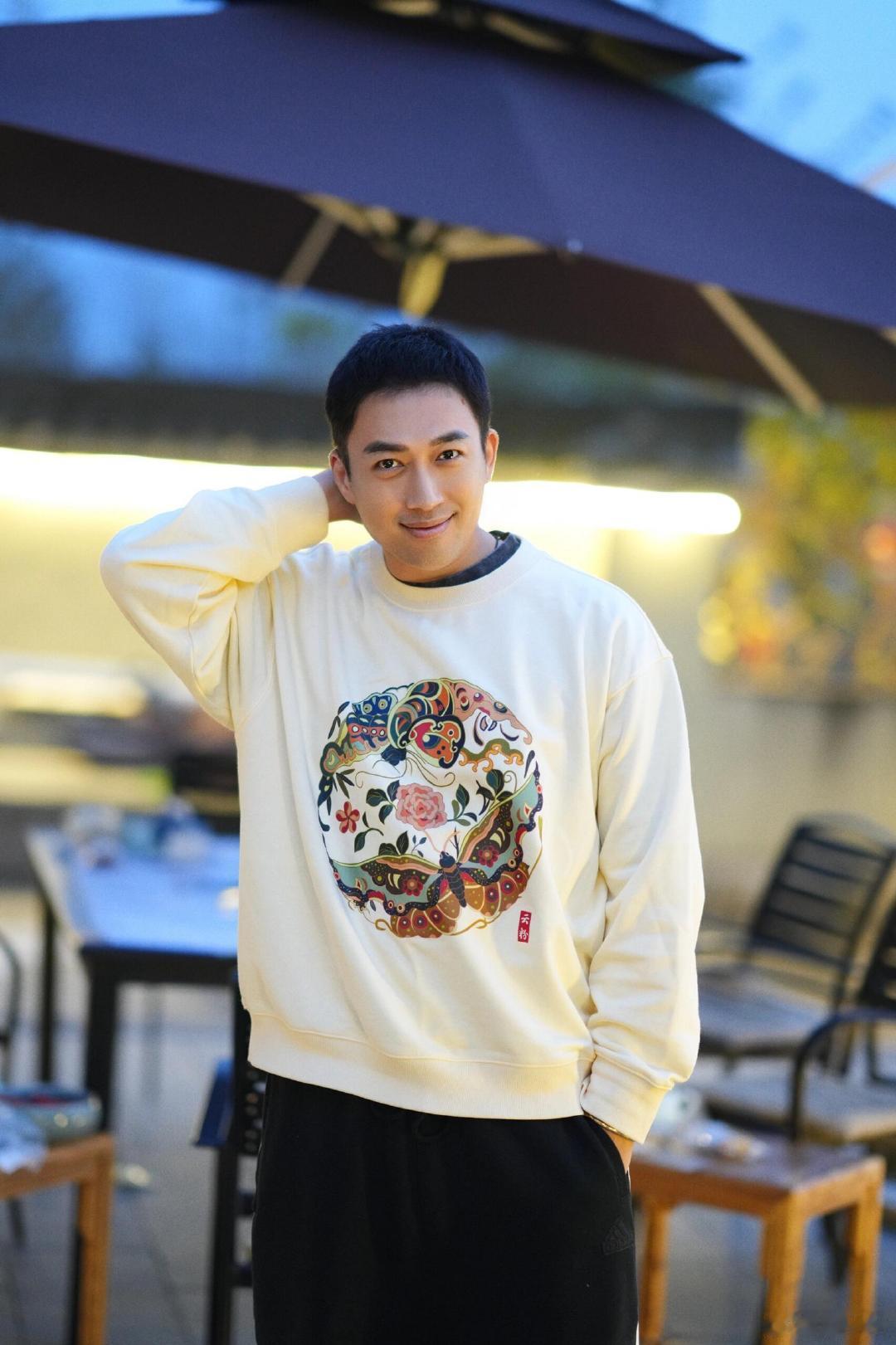 #于正为了抗老定期照红光蓝光#于正自曝为了抗老血氧定期做，红光蓝光定期照，还在评