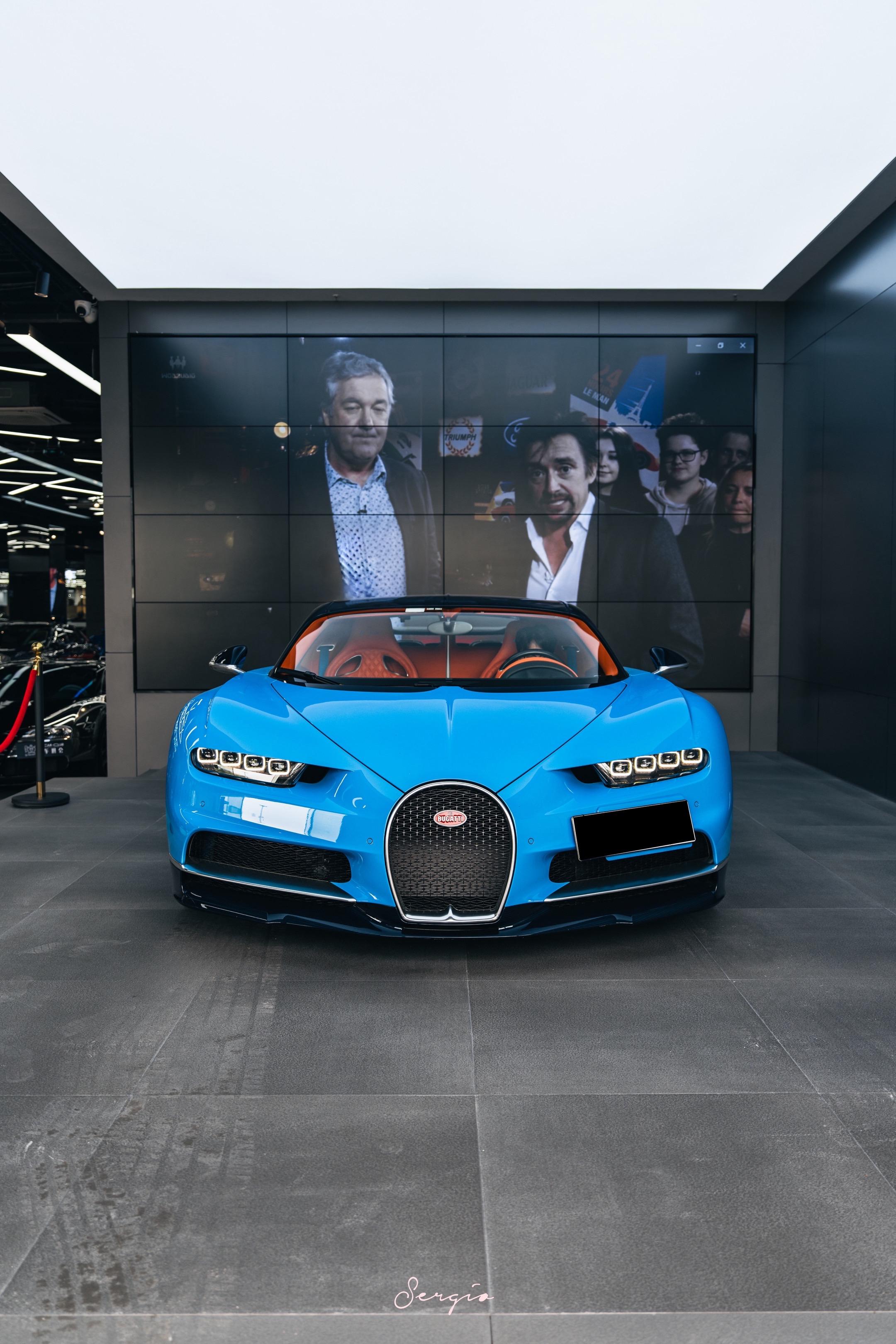 蓝色布加迪Chiron.似乎是网红车？