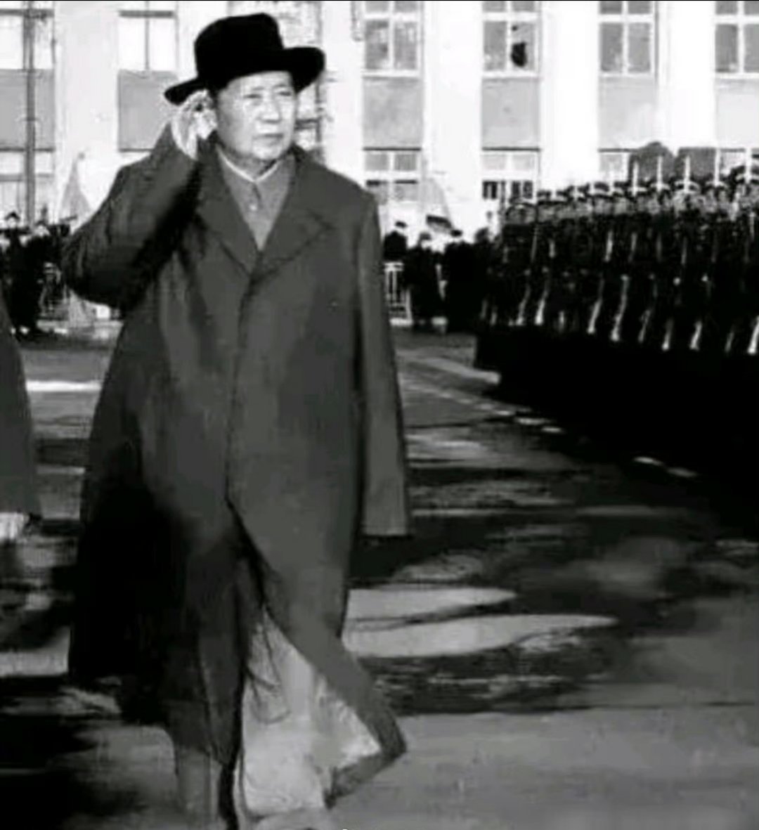 他，才是伟人。空前绝后。 