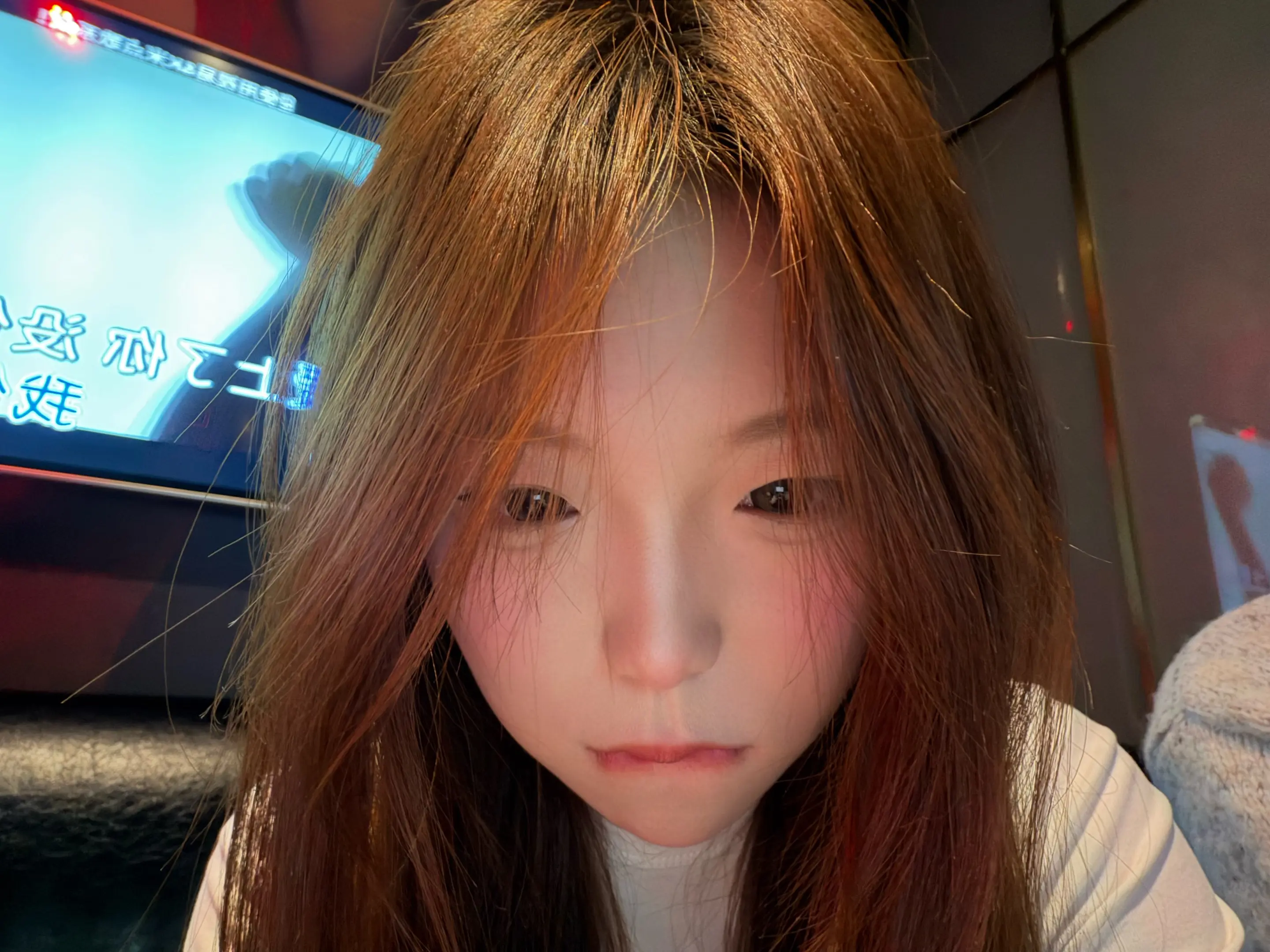 以前你上网我总闹脾气  现在你上别人我也不会管了