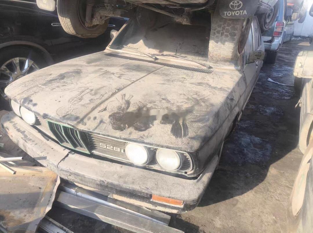 这车真糟践了，以前肯定单位车，直接从库房拉出来就报废了，可惜！