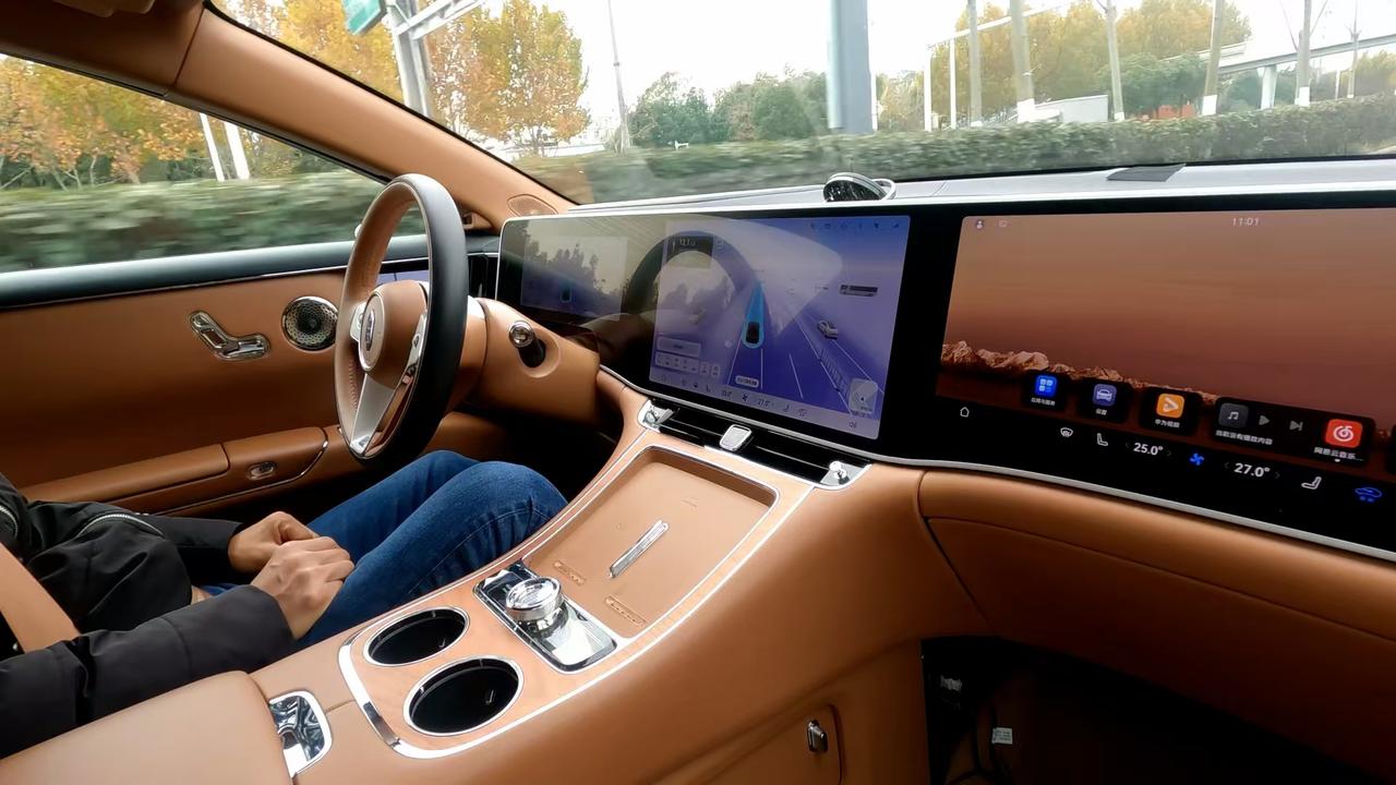 重庆高速偶遇鸿蒙智行测试车,L3真的要来了?
在重庆高速上开车,突然被旁边一辆车