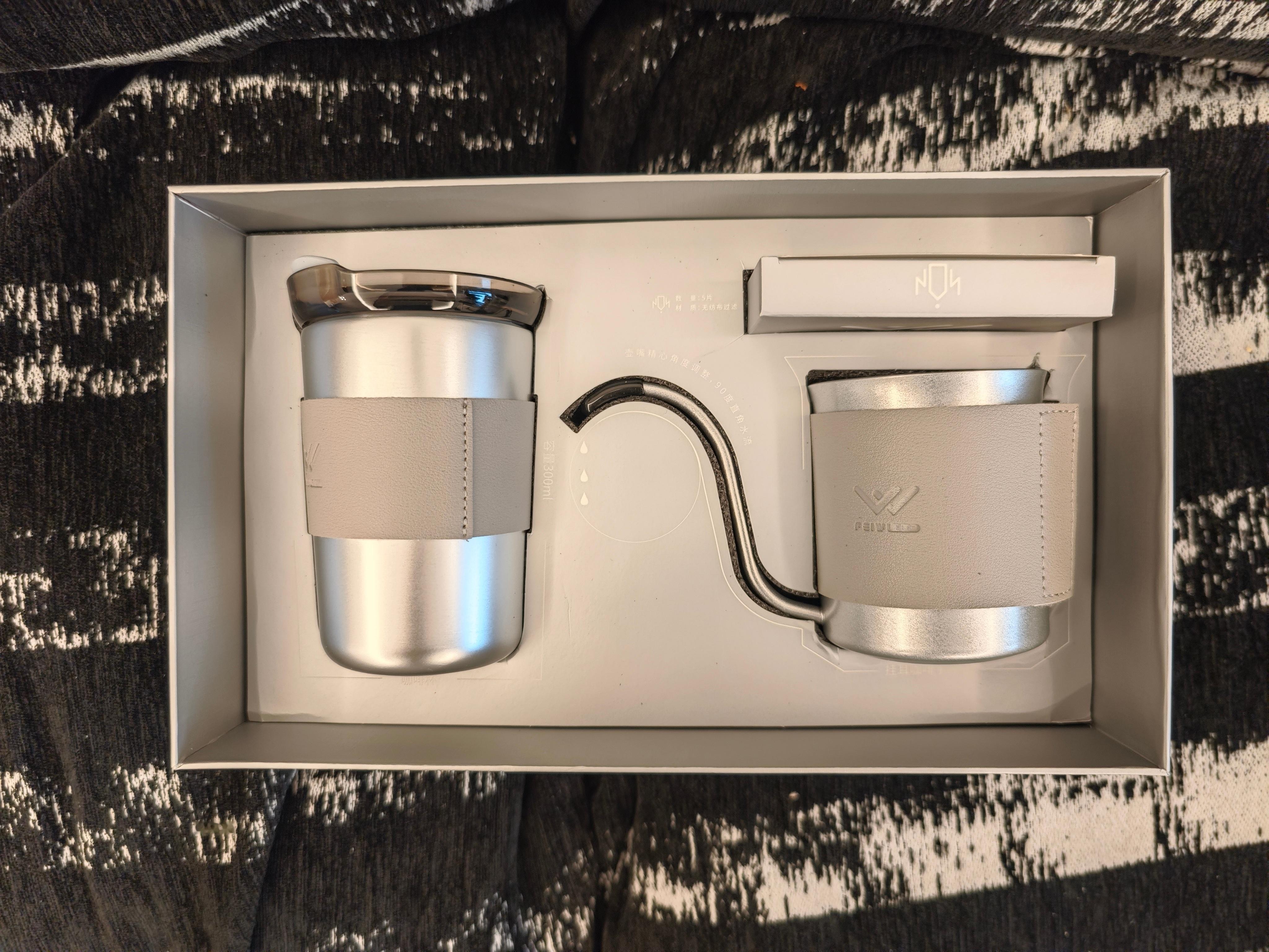 继续给大家抽奖，全新咖啡壶套装，一个手冲壶，一个咖啡杯，用来喝茶也行。点赞就可以