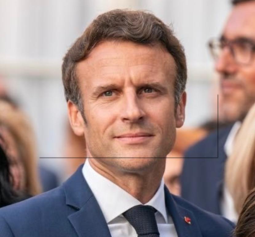 法国总统马克龙今天发文说：“我与伊朗总统马苏德·佩泽希齐扬进行了通话。我强调，必