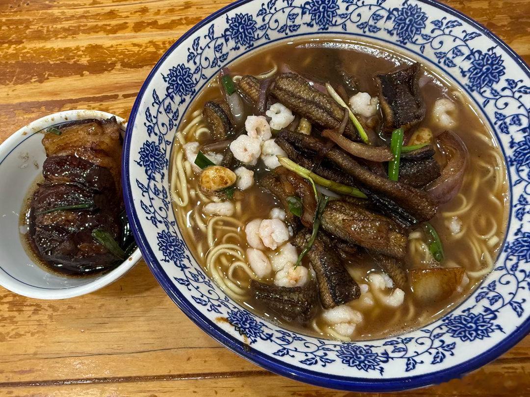 早起徒步小马线，再来一碗面，满足～ ​​​