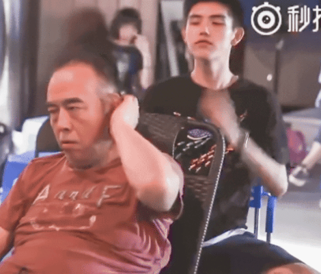 这个表情包哈哈哈哈哈哈哈哈哈 ​​​